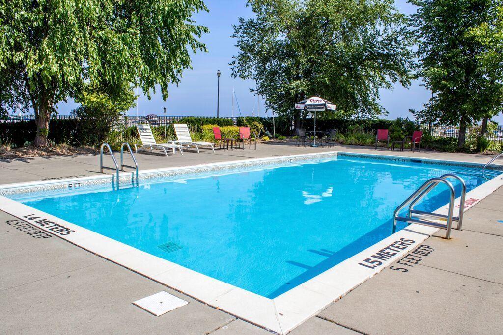 Clarion Hotel Conference Center On Lake Erie Dunkirk Exterior photo