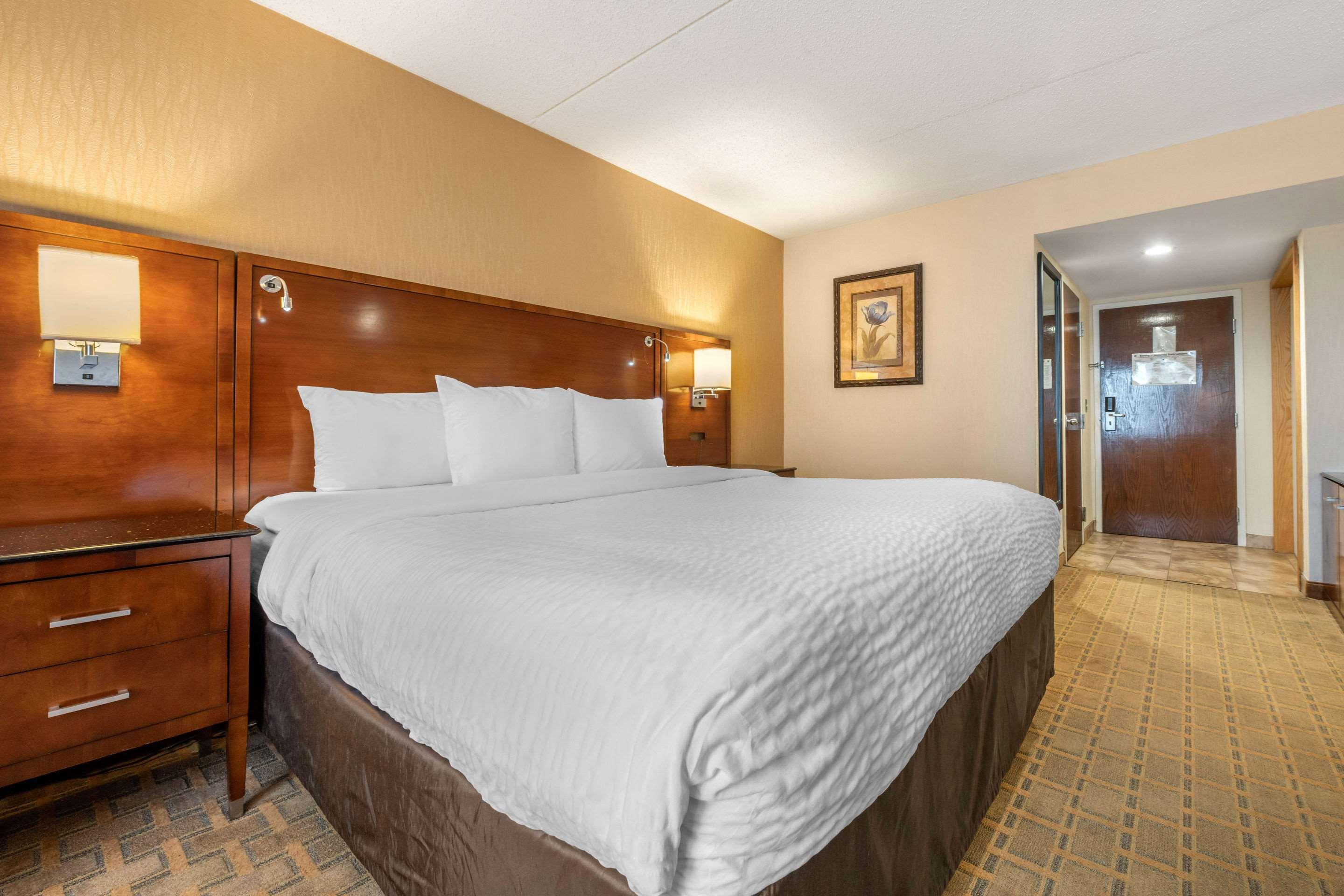 Clarion Hotel Conference Center On Lake Erie Dunkirk Exterior photo