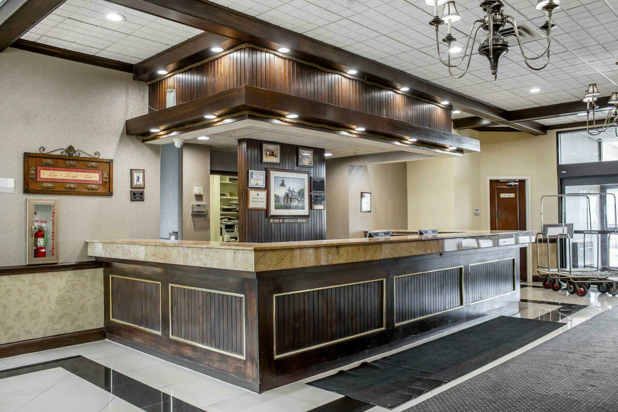 Clarion Hotel Conference Center On Lake Erie Dunkirk Exterior photo